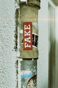 Erklärvideos gegen Fake News: Wie visuelle Aufklärung Desinformation effektiv bekämpft